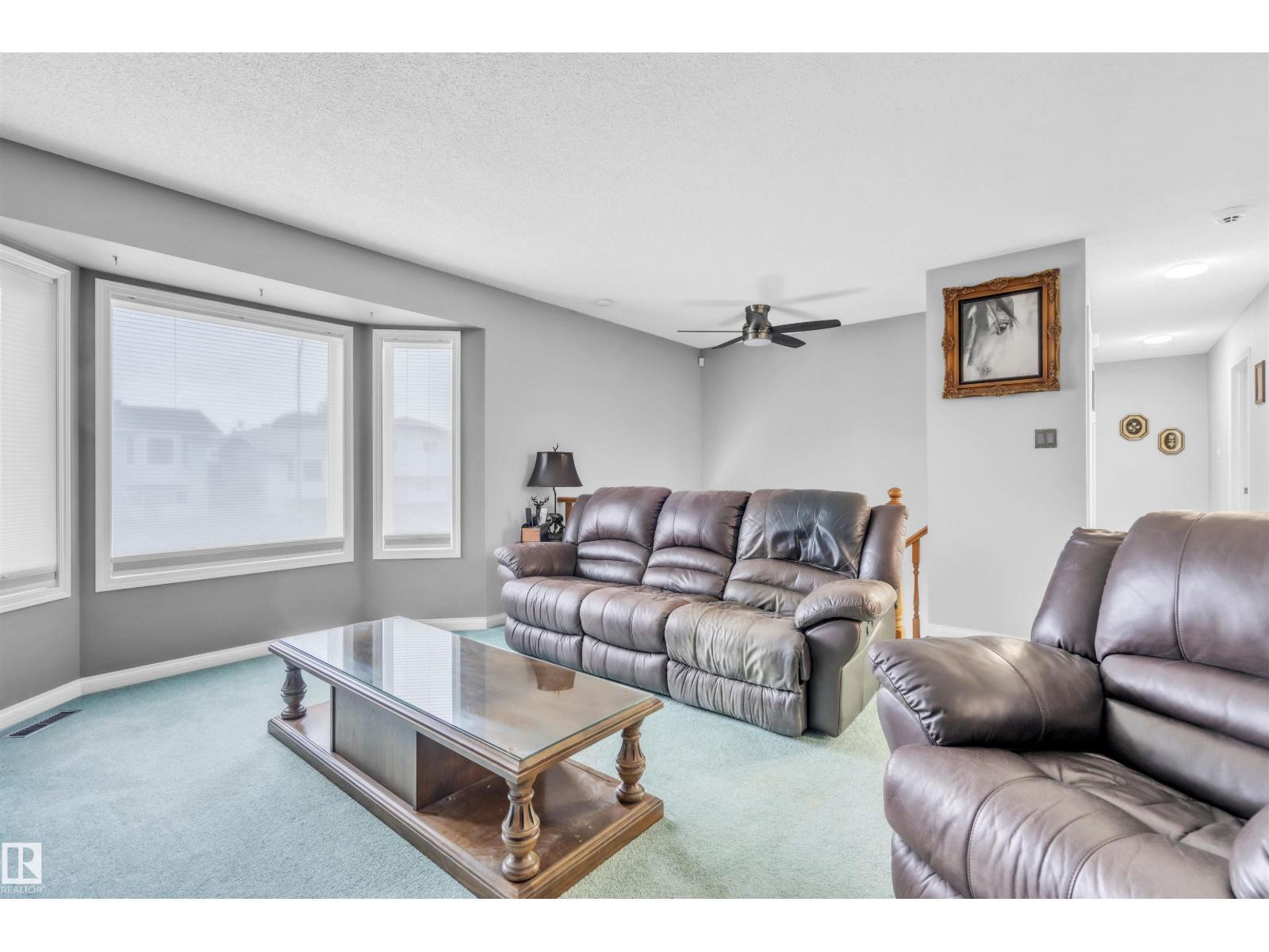 4502 49 Av, Cold Lake, AB - Indoor Photo Showing Living Room