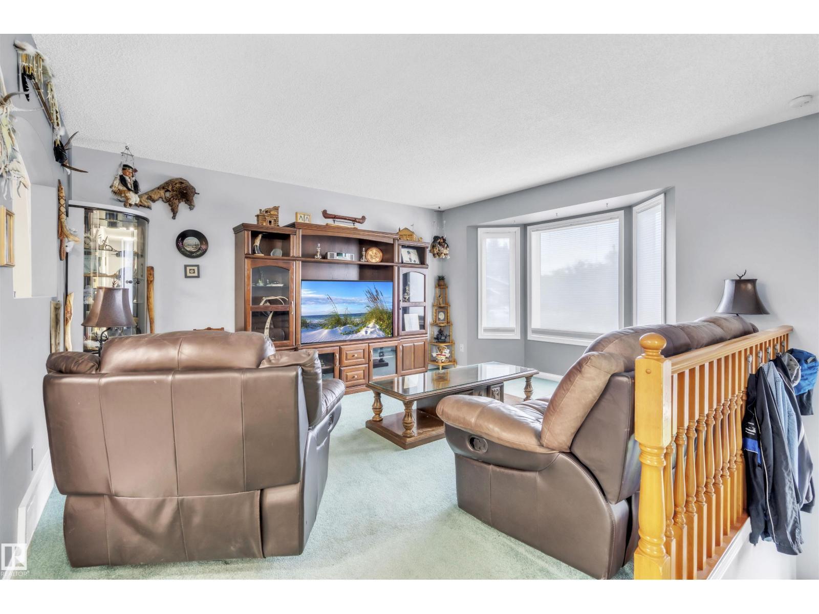 4502 49 Av, Cold Lake, AB - Indoor Photo Showing Living Room