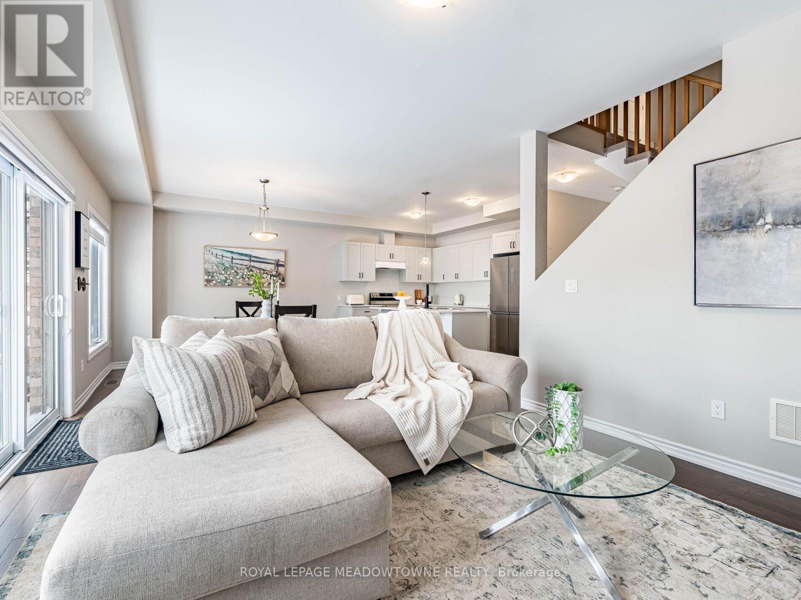 7 - 13 Braida Lane, Halton Hills, ON - Indoor Photo Showing Living Room
