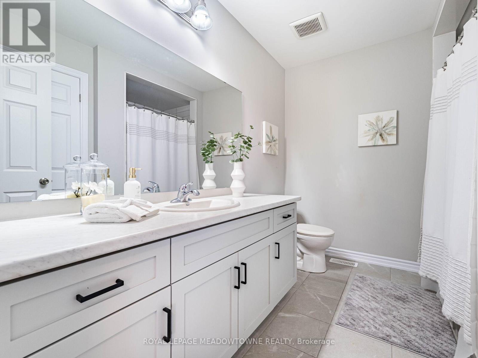 Private 3 piece ensuite to primary bedroom - 7 - 13 Braida Lane, Halton Hills, ON - Indoor Photo Showing Bathroom