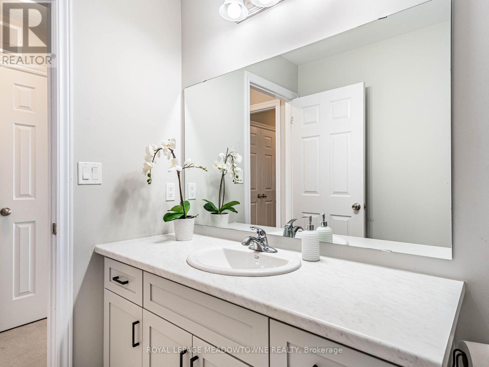 7 - 13 Braida Lane, Halton Hills, ON - Indoor Photo Showing Bathroom
