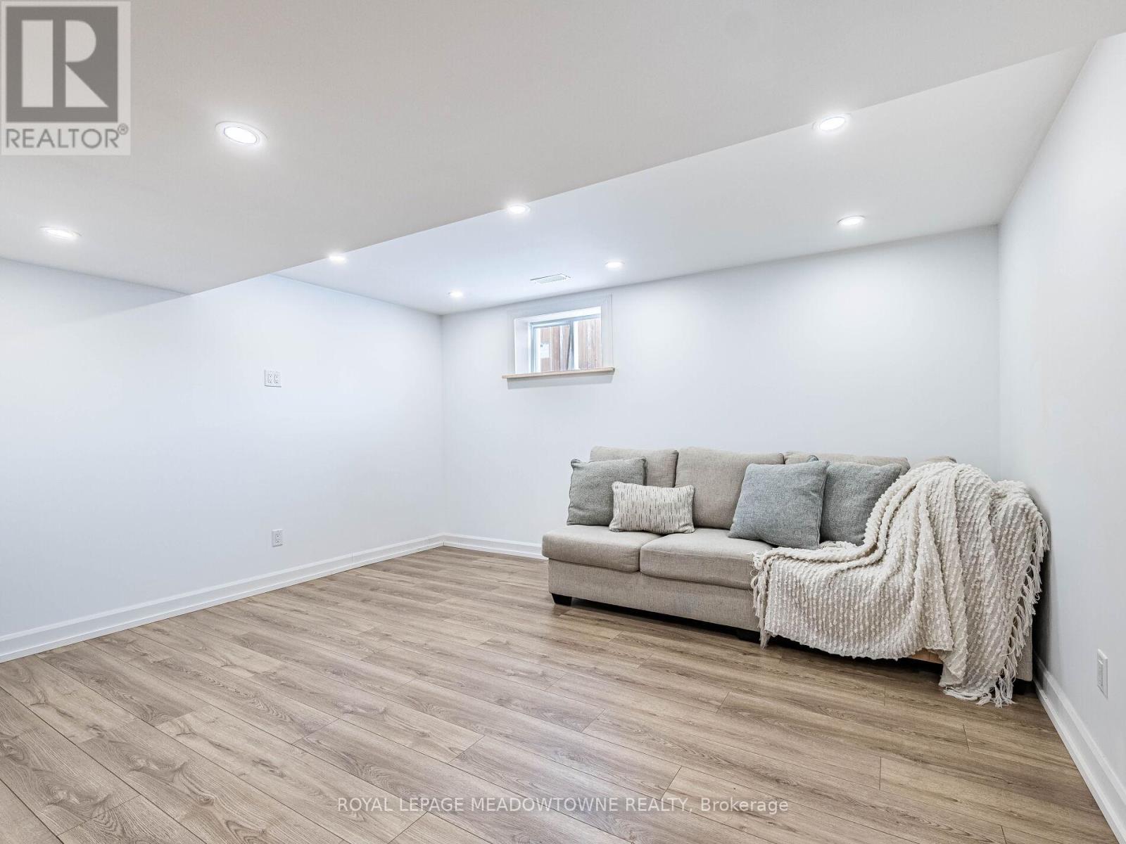 Versatile room with pot lights - 7 - 13 Braida Lane, Halton Hills, ON - Indoor