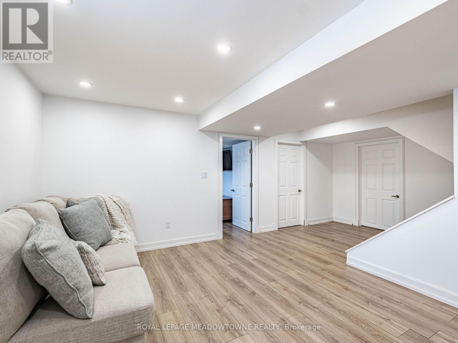 7 - 13 Braida Lane, Halton Hills, ON - Indoor