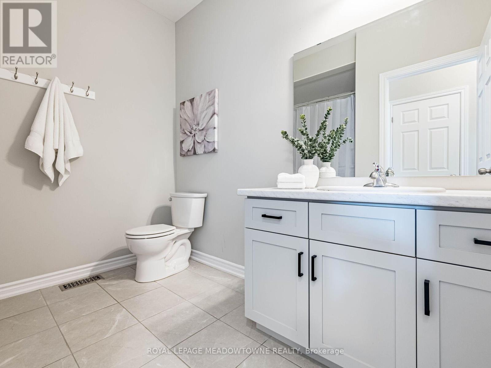 Three piece bath on main level - 7 - 13 Braida Lane, Halton Hills, ON - Indoor Photo Showing Bathroom