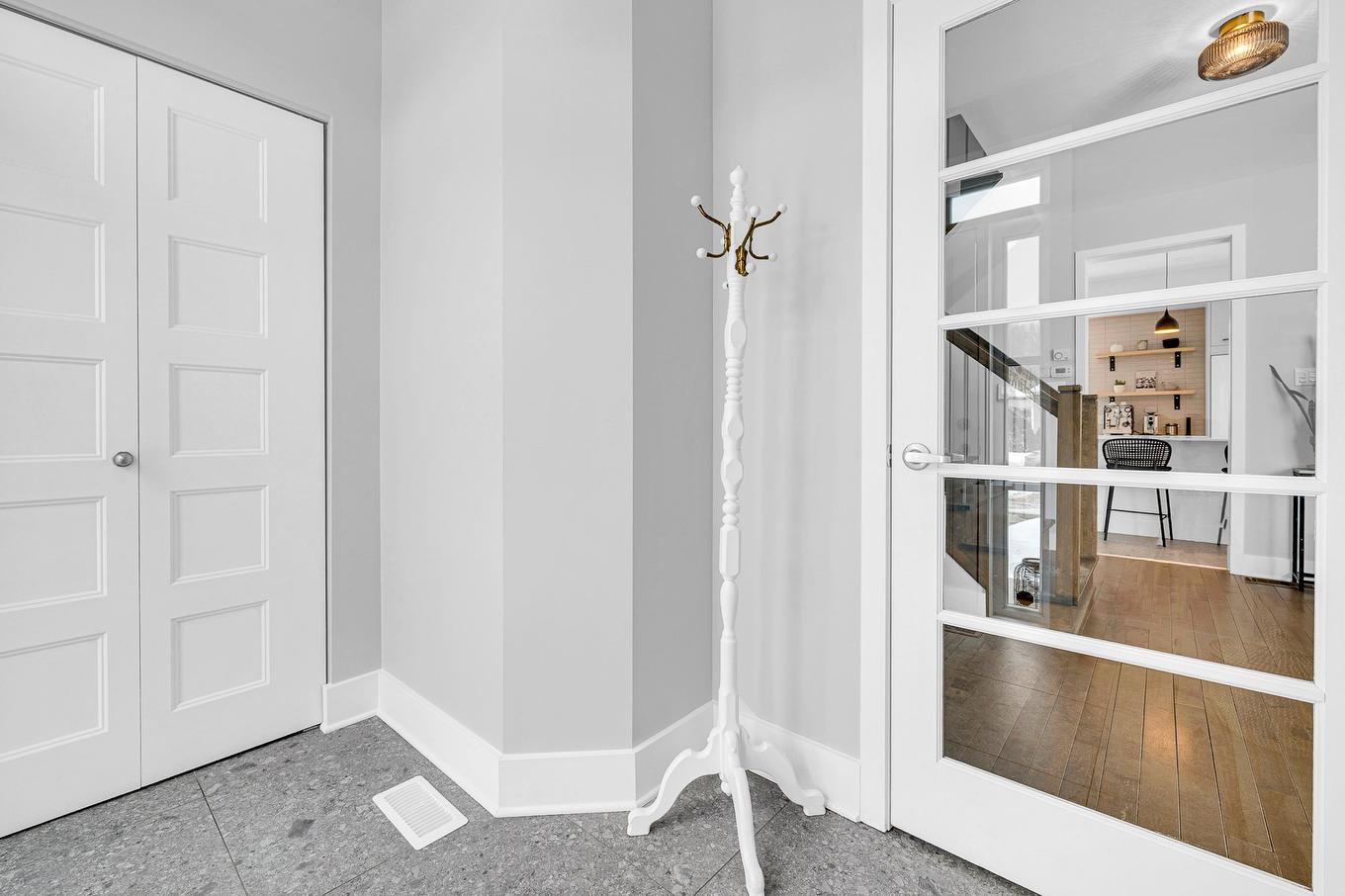 Hall d'entrée/Vestibule - 30 Place De La Pulperie, Saint-Jérôme, QC - Indoor Photo Showing Other Room