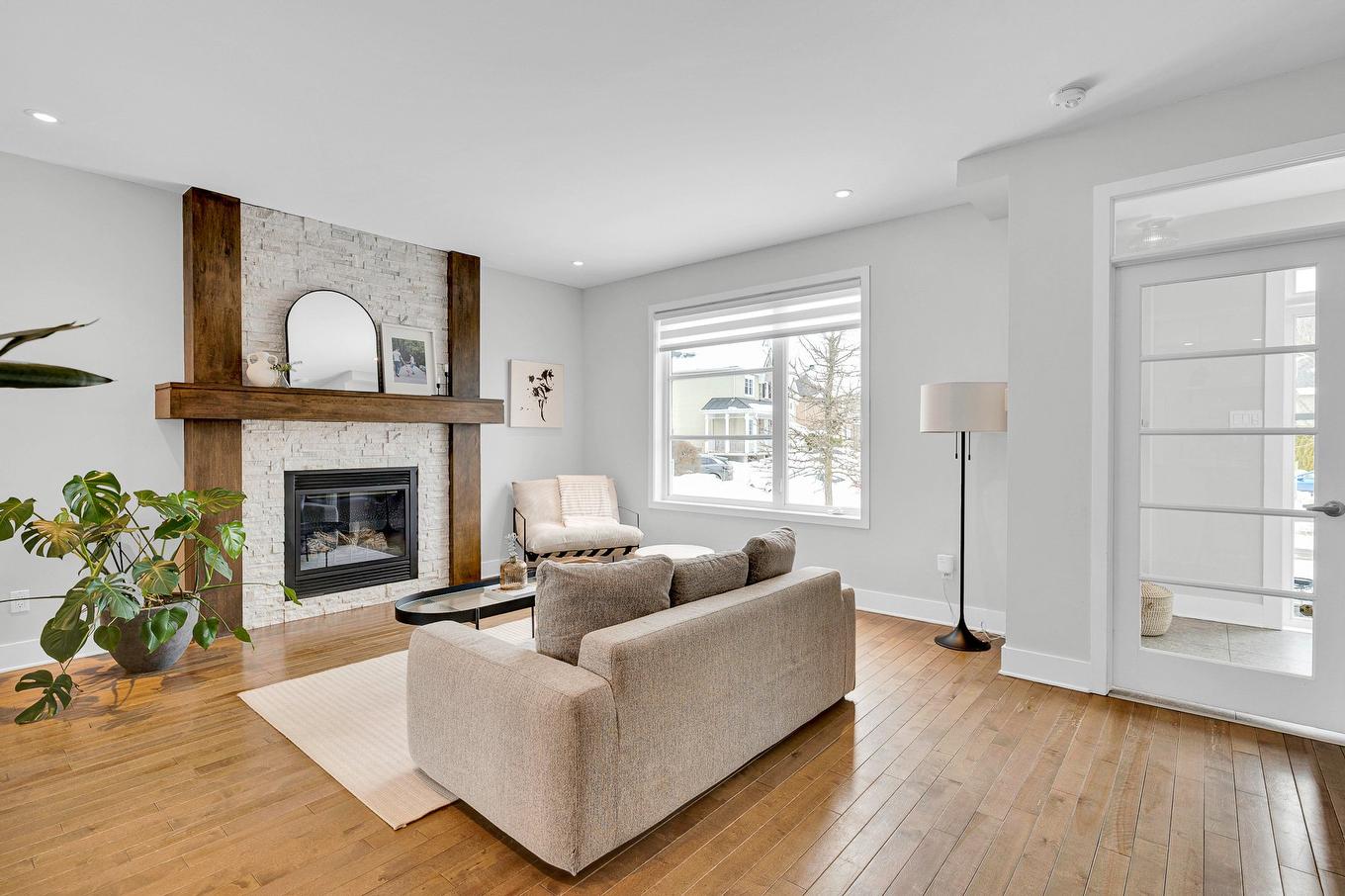 Salon - 30 Place De La Pulperie, Saint-Jérôme, QC - Indoor Photo Showing Living Room With Fireplace