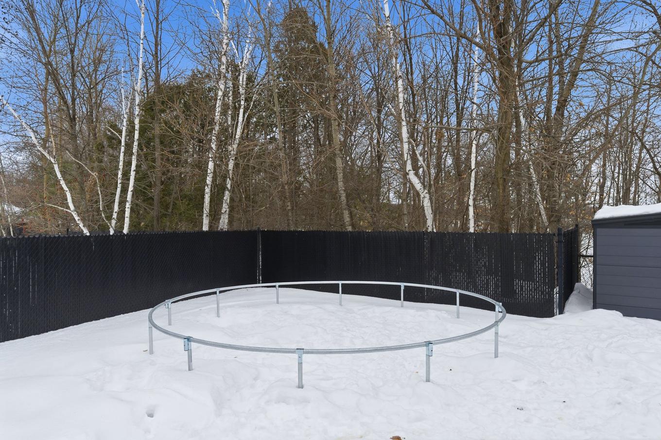 Cour - 30 Place De La Pulperie, Saint-Jérôme, QC - Outdoor