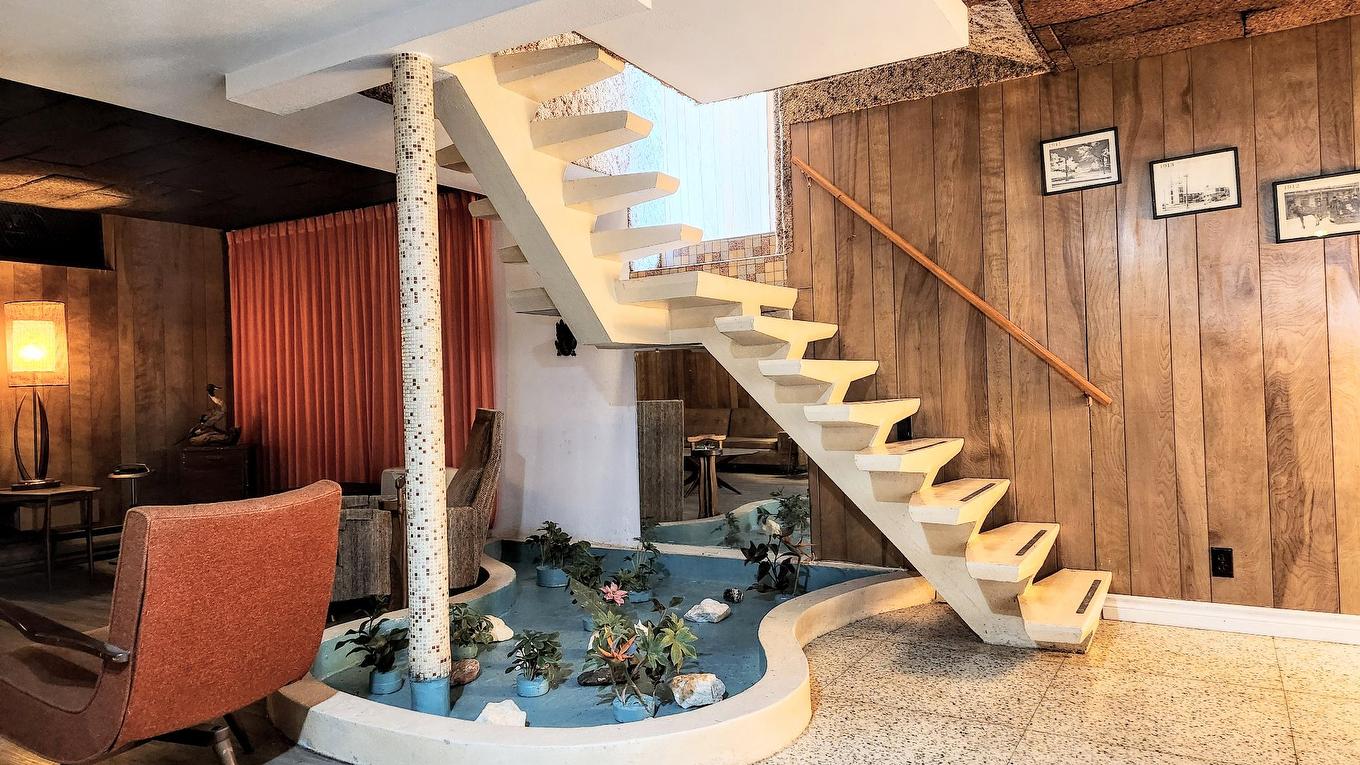 Staircase - 4303 Boul. Des Hêtres, Shawinigan, QC - Indoor Photo Showing Other Room