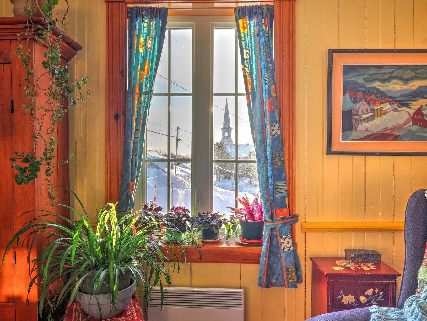 Salon - 325 4E Avenue, Saint-Paul-De-Montminy, QC - Indoor Photo Showing Other Room