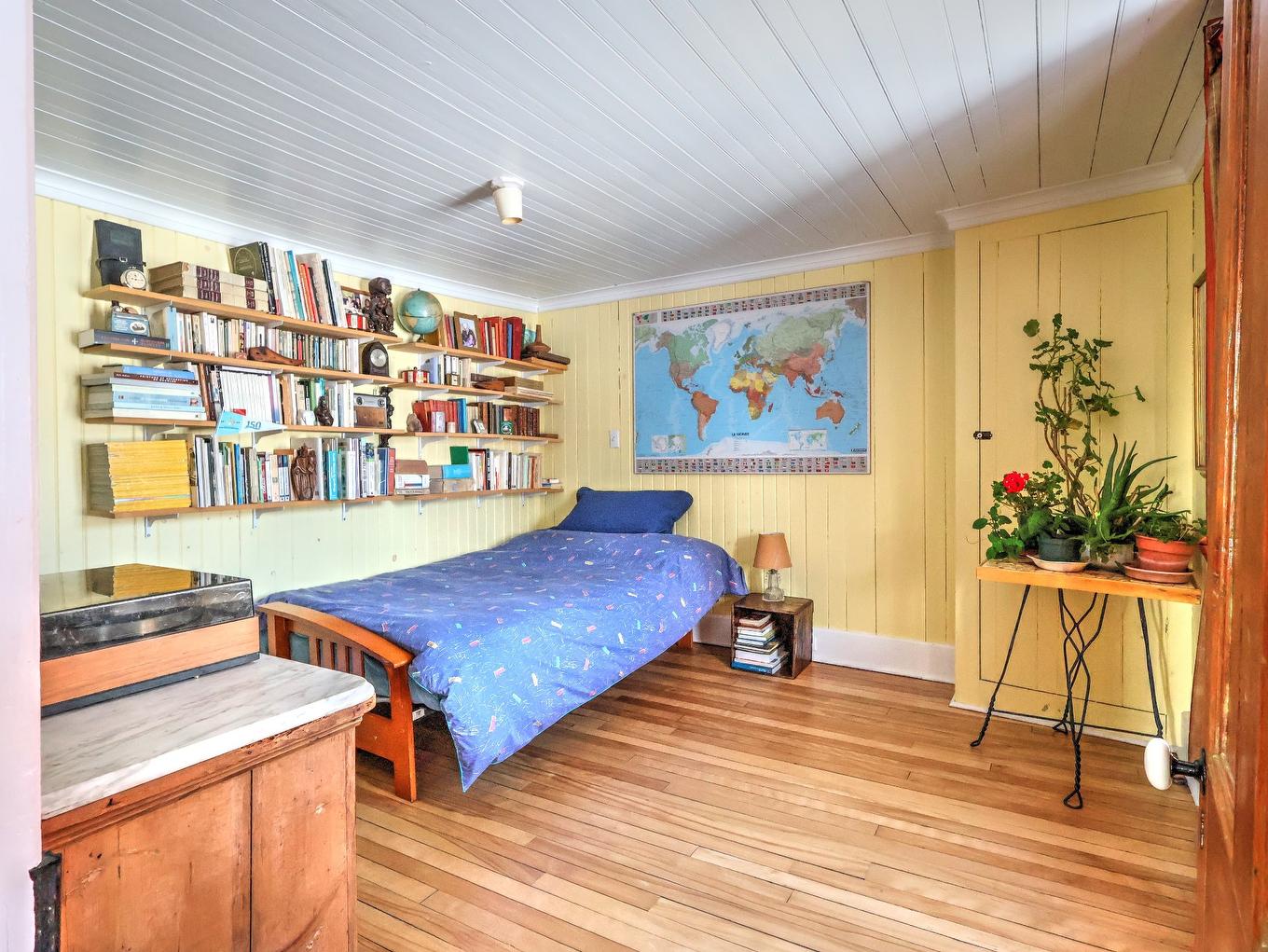 Salle familiale - 325 4E Avenue, Saint-Paul-De-Montminy, QC - Indoor Photo Showing Bedroom