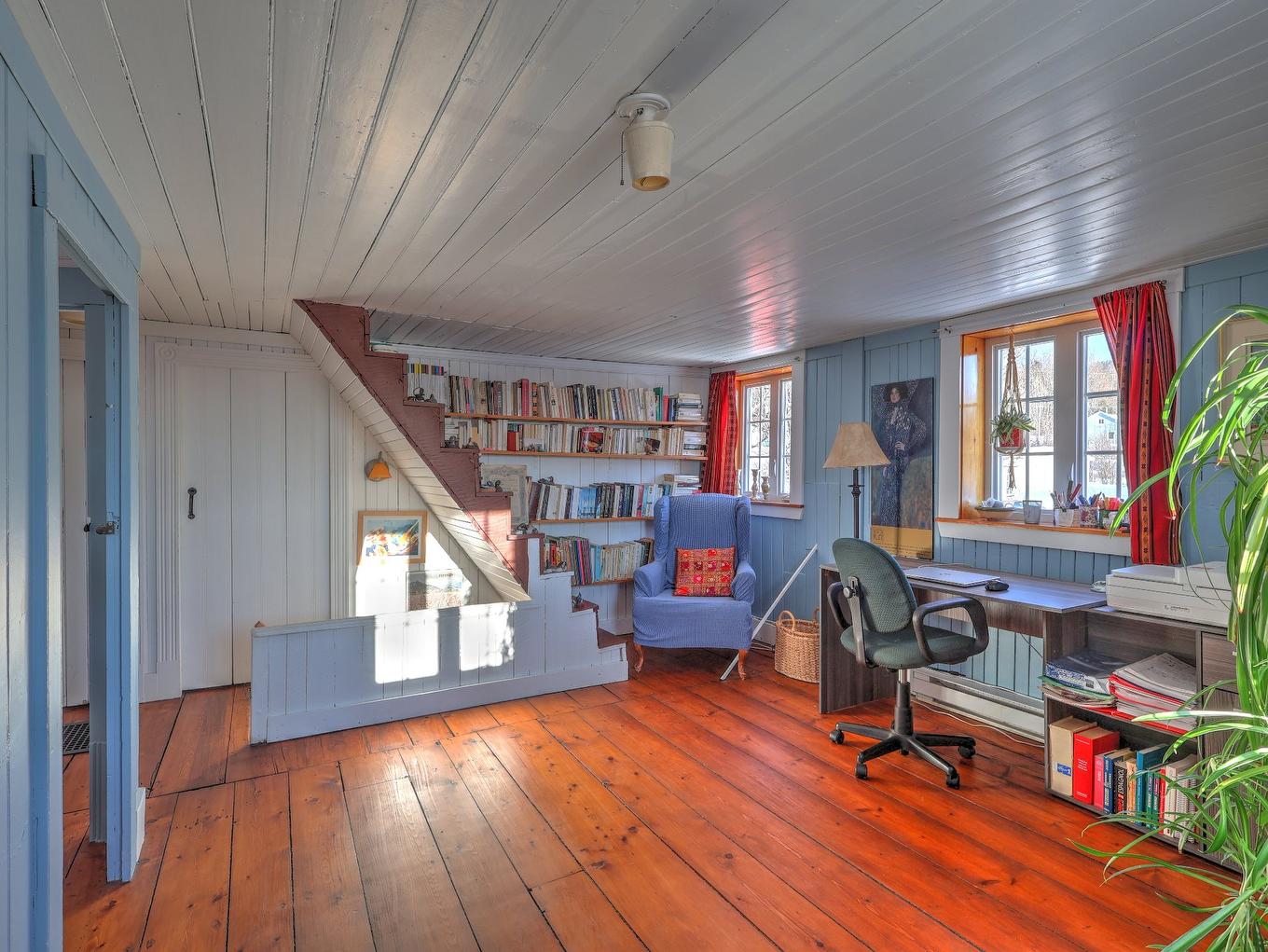 Boudoir - 325 4E Avenue, Saint-Paul-De-Montminy, QC - Indoor Photo Showing Other Room