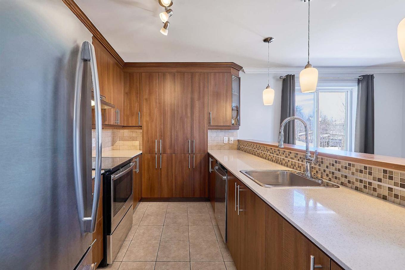 Cuisine - 1008 Boul. Maisonneuve, Saint-Jérôme, QC - Indoor Photo Showing Kitchen With Upgraded Kitchen