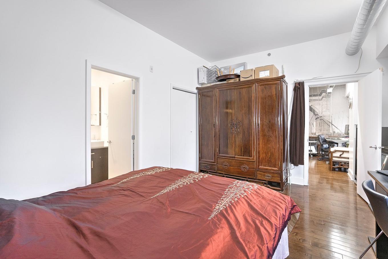 Bedroom - 204-2375 Av. Ekers, Mont-Royal, QC - Indoor Photo Showing Bedroom