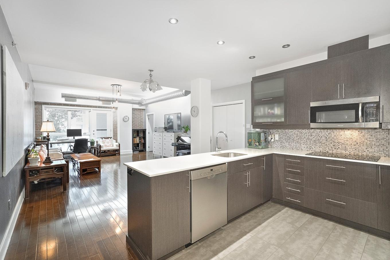 Kitchen - 204-2375 Av. Ekers, Mont-Royal, QC - Indoor Photo Showing Kitchen With Upgraded Kitchen