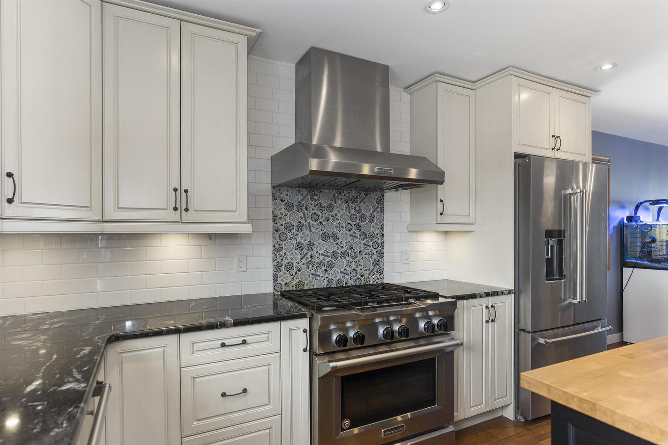191 Skyline Avenue, Thunder Bay, ON - Indoor Photo Showing Kitchen With Upgraded Kitchen
