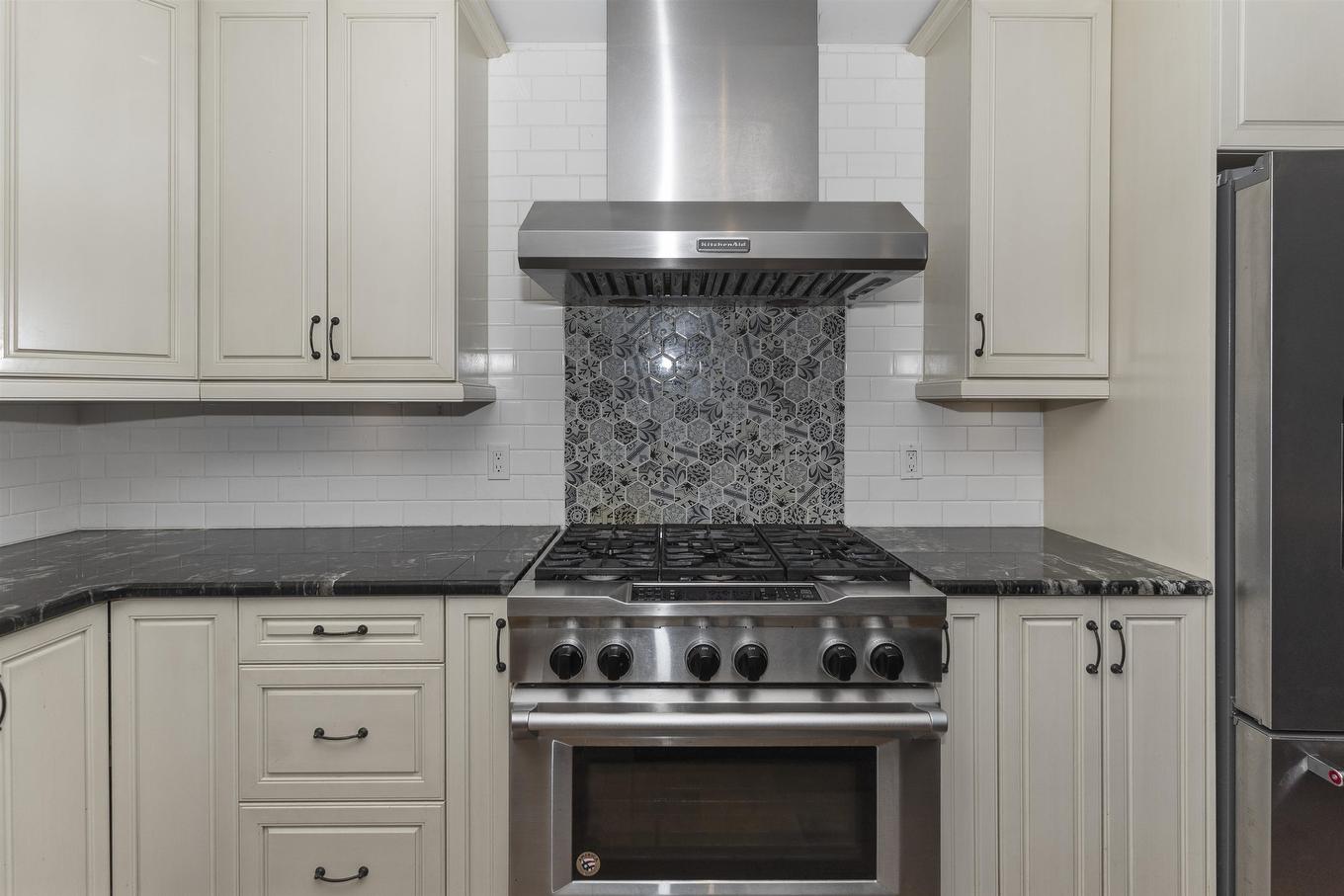 191 Skyline Avenue, Thunder Bay, ON - Indoor Photo Showing Kitchen