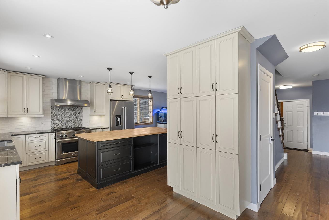 191 Skyline Avenue, Thunder Bay, ON - Indoor Photo Showing Kitchen With Upgraded Kitchen