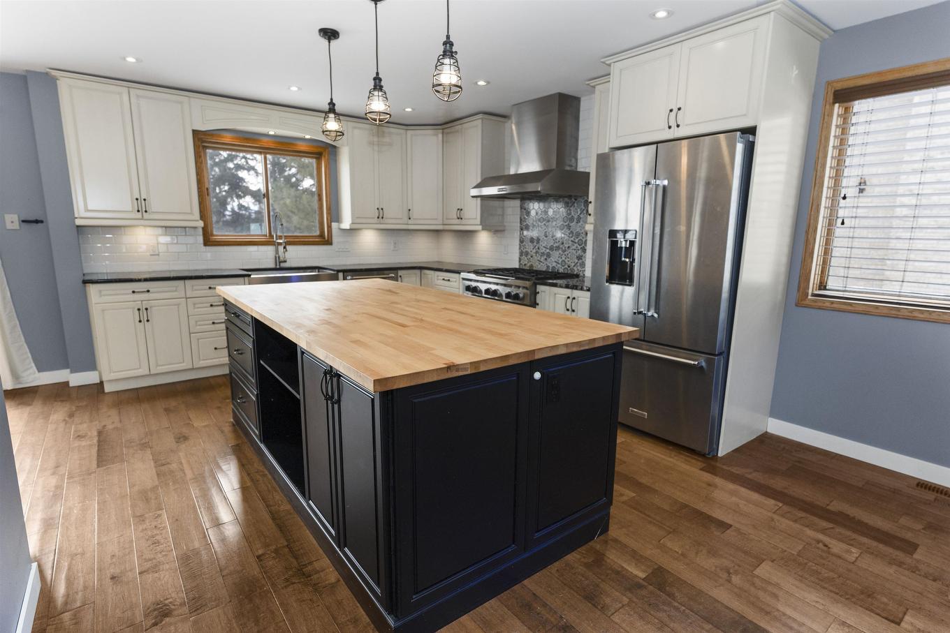 191 Skyline Avenue, Thunder Bay, ON - Indoor Photo Showing Kitchen With Upgraded Kitchen