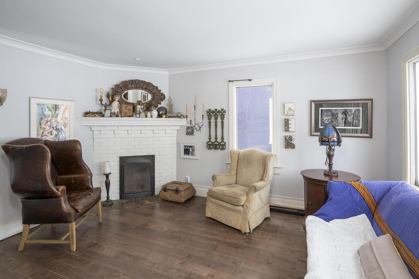 502 Norah Street S, Thunder Bay, ON - Indoor Photo Showing Living Room With Fireplace