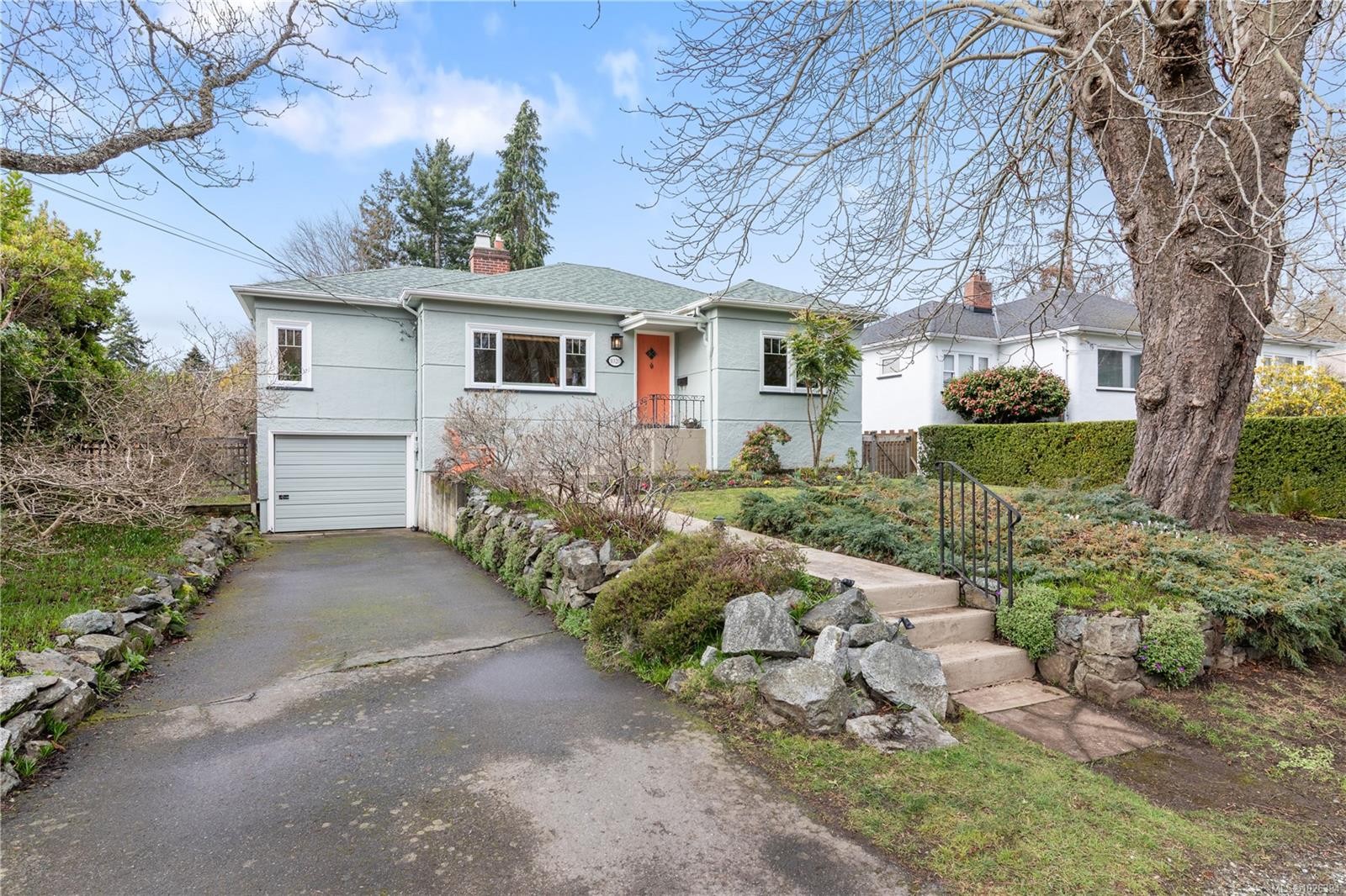 1020 Falkland Rd, Oak Bay, BC