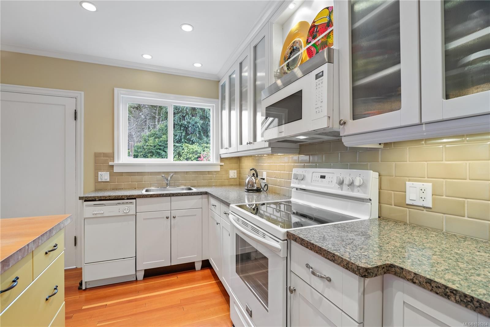 1020 Falkland Rd, Oak Bay, BC