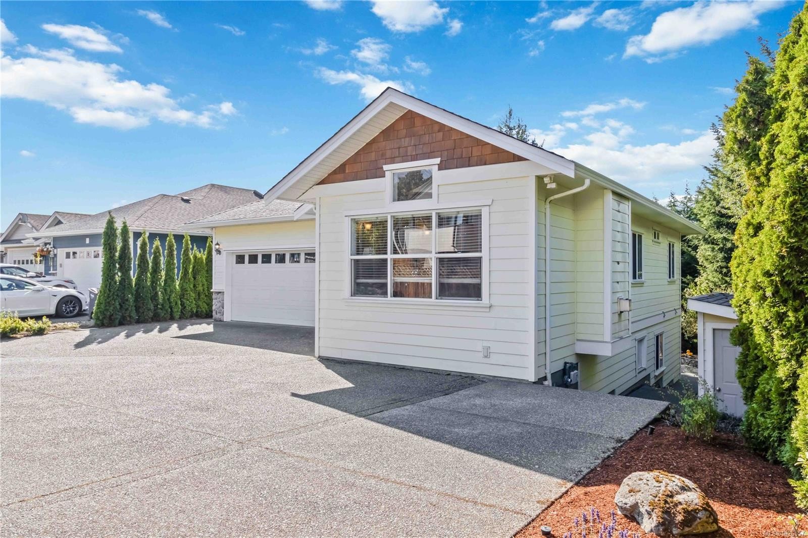 808 Jagdeep Pl, Saanich, BC