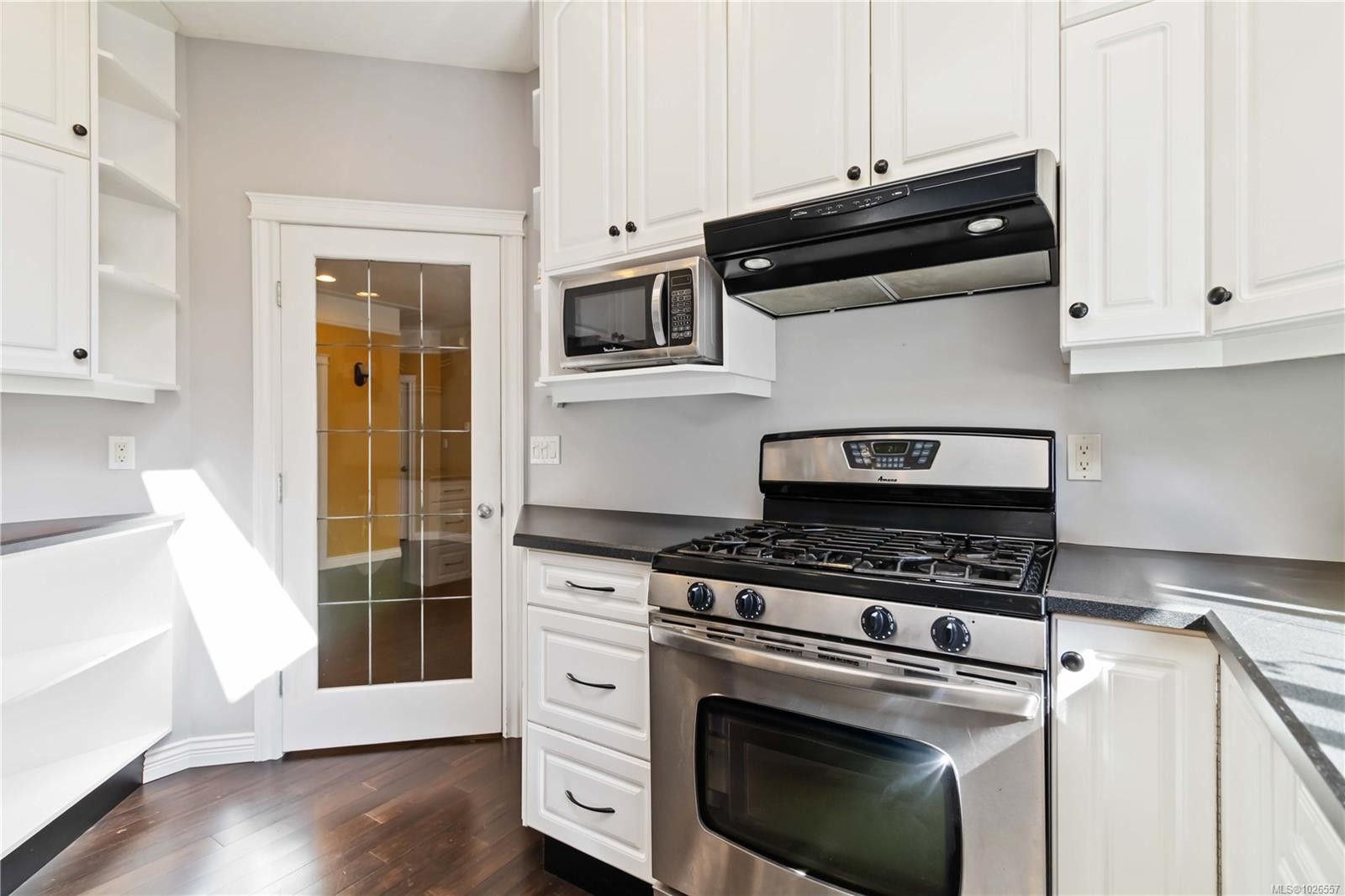 808 Jagdeep Pl, Saanich, BC