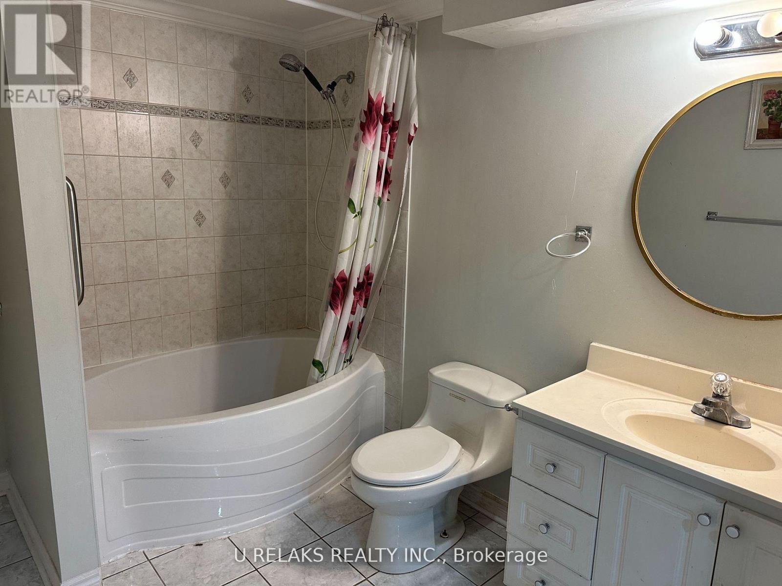 640 Farwell Crescent, Mississauga, ON - Indoor Photo Showing Bathroom