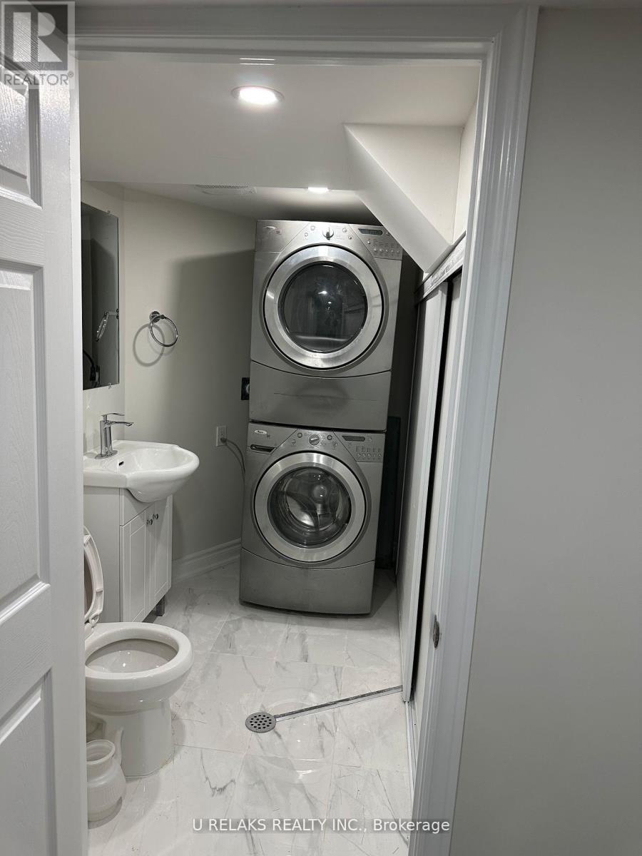 640 Farwell Crescent, Mississauga, ON - Indoor Photo Showing Laundry Room