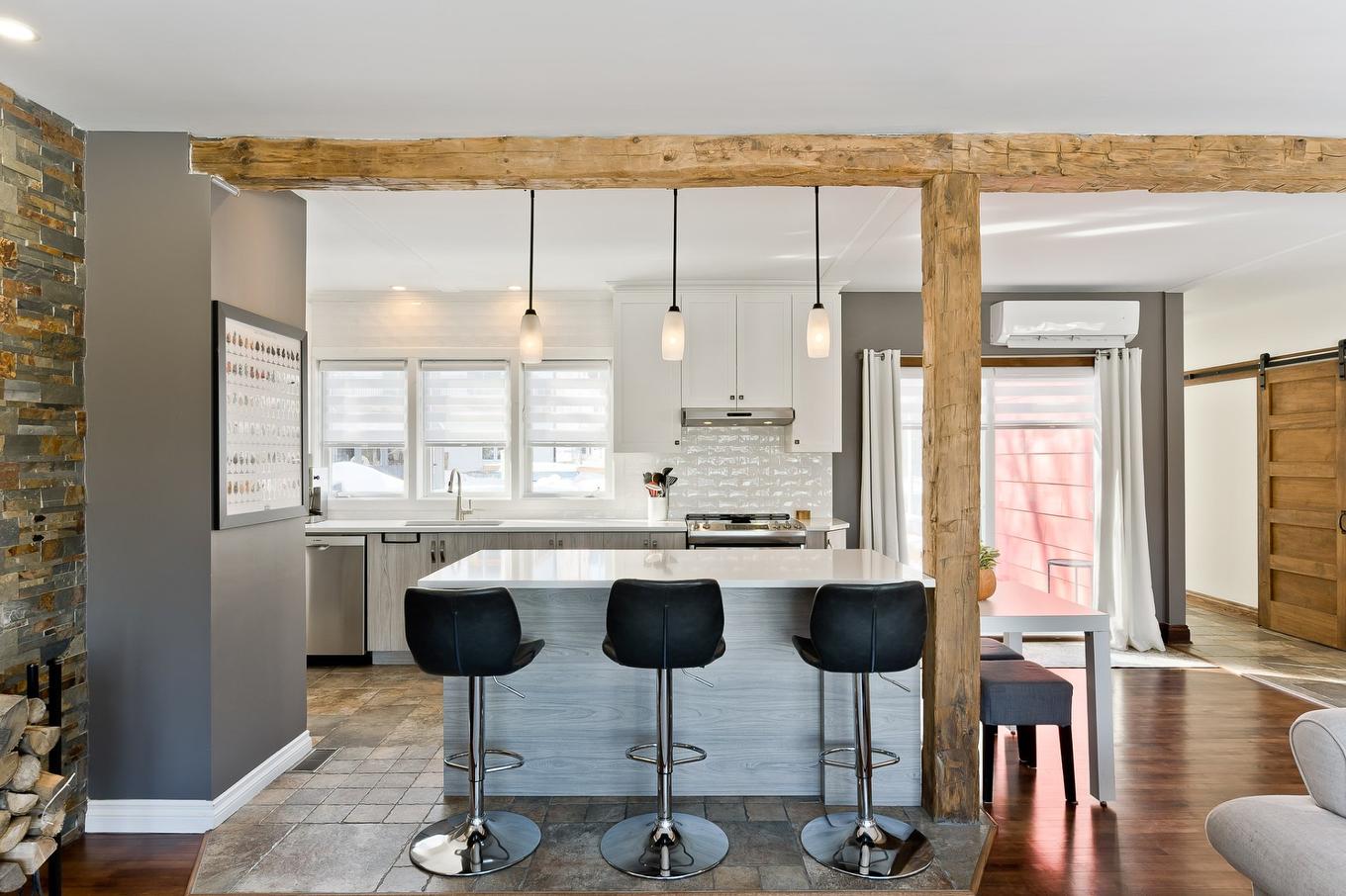 Kitchen - 27 Rue Spring-Garden, Sherbrooke (Lennoxville), QC - Indoor Photo Showing Kitchen With Upgraded Kitchen