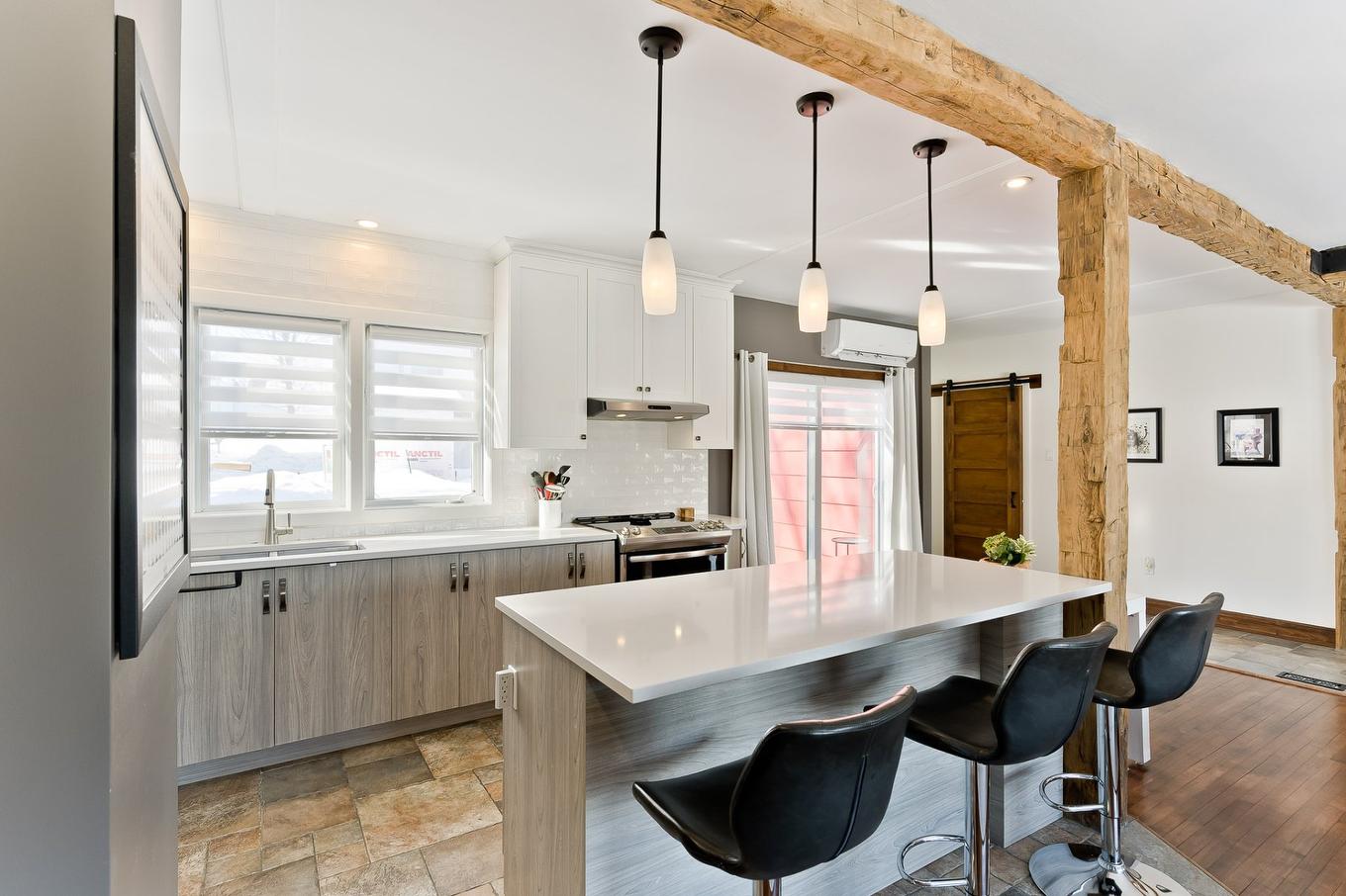 Kitchen - 27 Rue Spring-Garden, Sherbrooke (Lennoxville), QC - Indoor Photo Showing Kitchen With Upgraded Kitchen