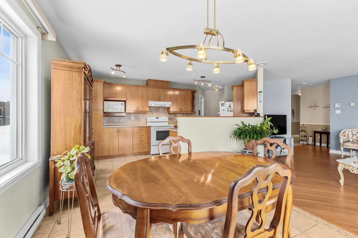 Dining room - 302-2525 Rue Dutrisac, Vaudreuil-Dorion, QC - Indoor Photo Showing Dining Room