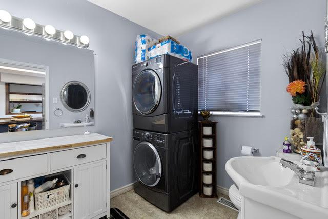 601 Regina Avenue, Kamloops, BC - Indoor Photo Showing Laundry Room