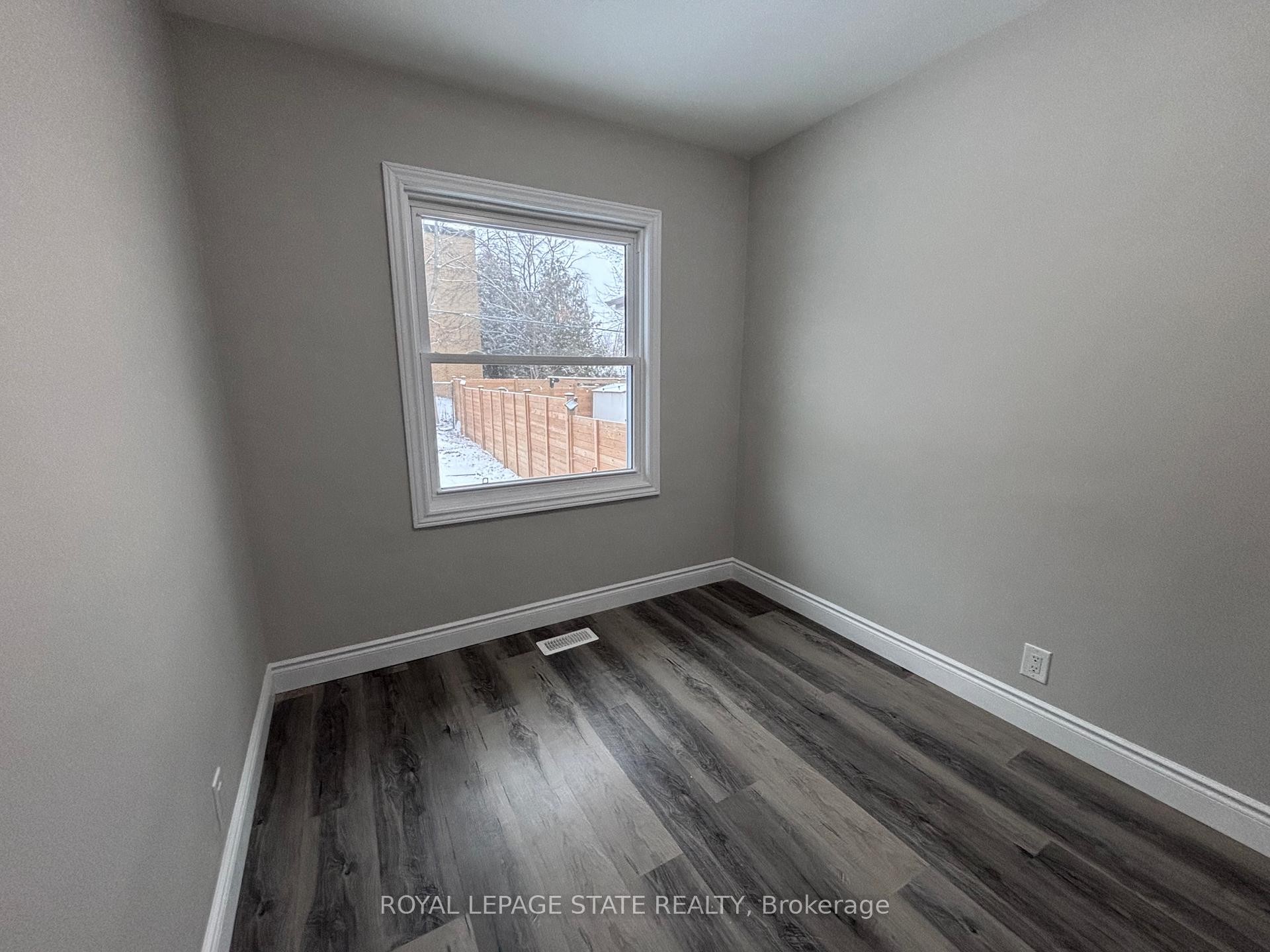300 East 43Rd Street, Hamilton, ON - Indoor Photo Showing Other Room
