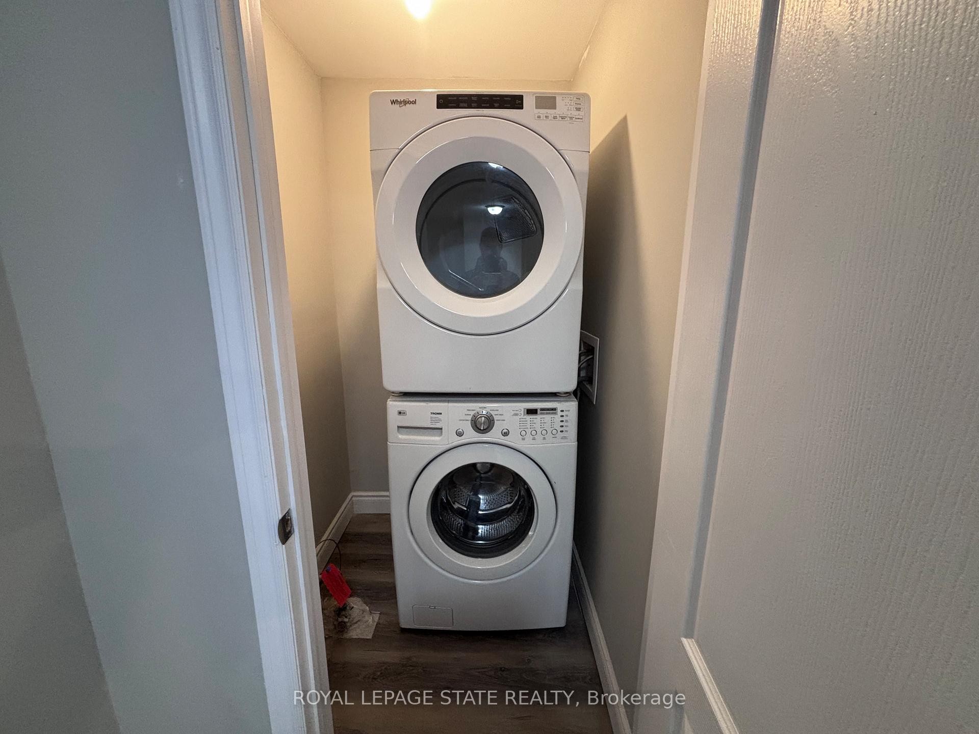 300 East 43Rd Street, Hamilton, ON - Indoor Photo Showing Laundry Room