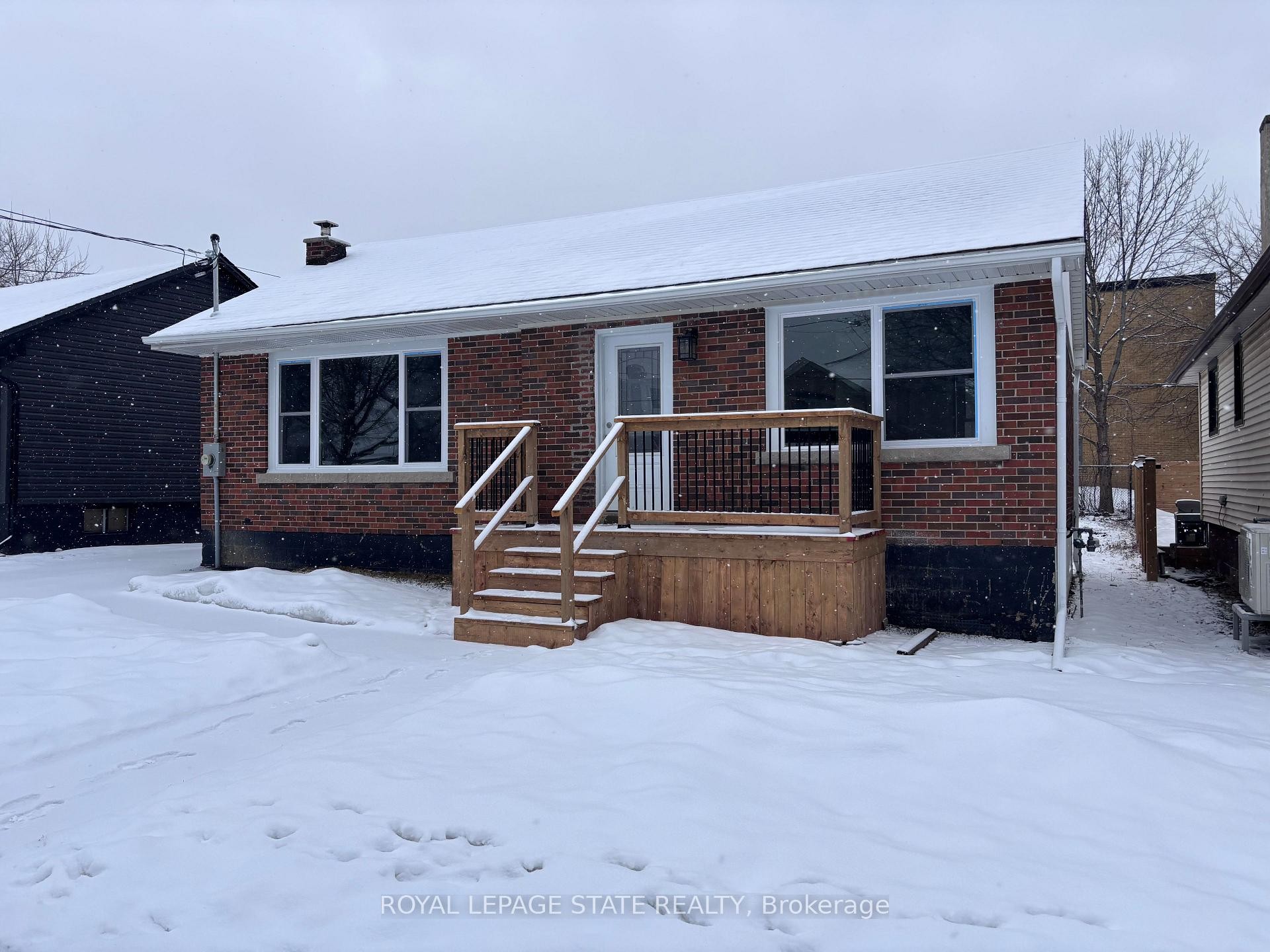 300 East 43Rd Street, Hamilton, ON - Outdoor