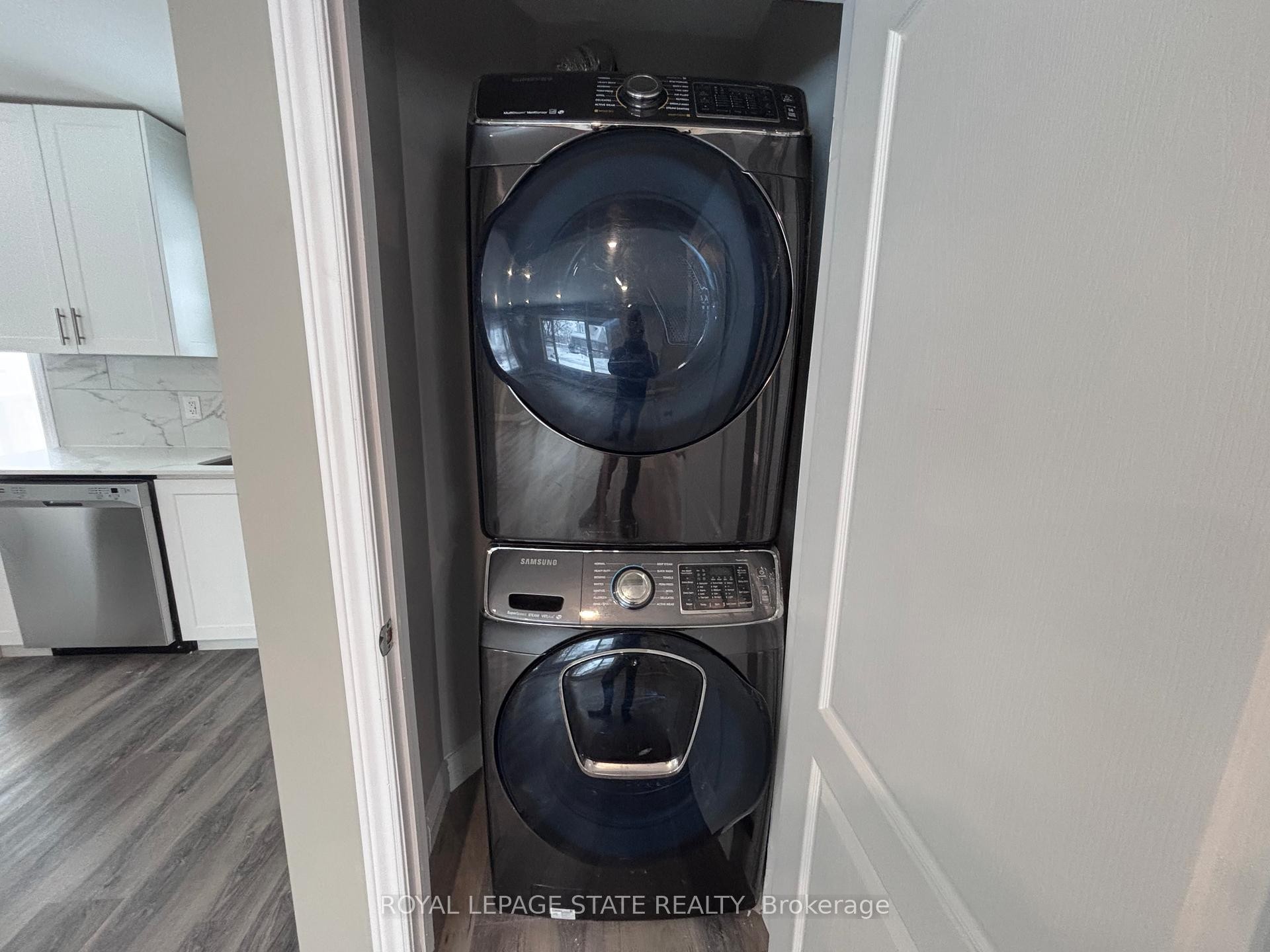 300 East 43Rd Street, Hamilton, ON - Indoor Photo Showing Laundry Room