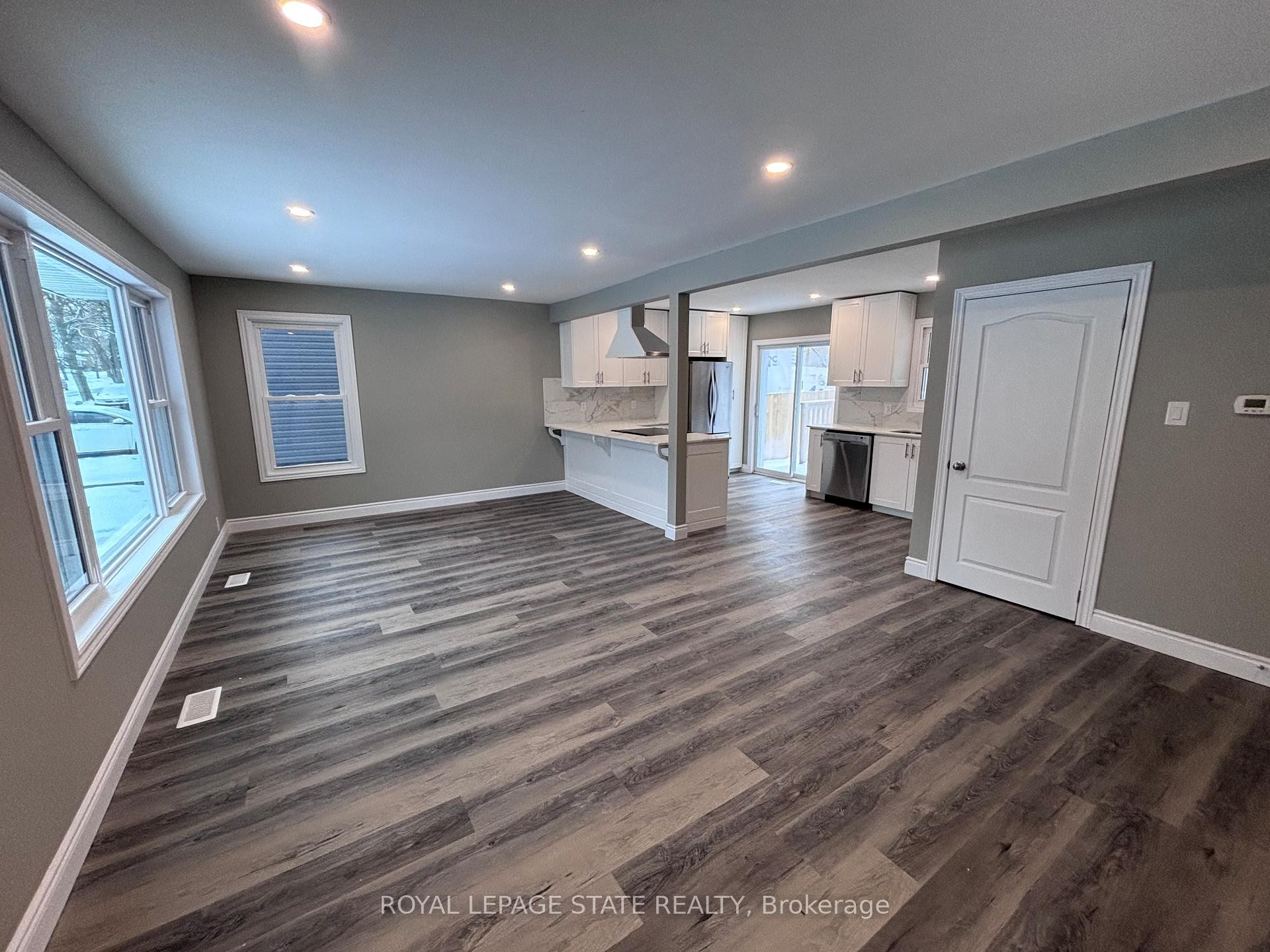 300 East 43Rd Street, Hamilton, ON - Indoor Photo Showing Other Room
