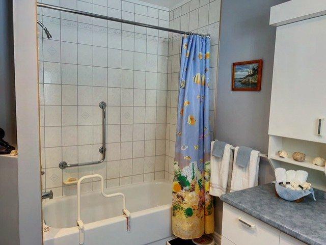 Bathroom - 11 Boul. Perron E., Matapédia, QC - Indoor Photo Showing Bathroom