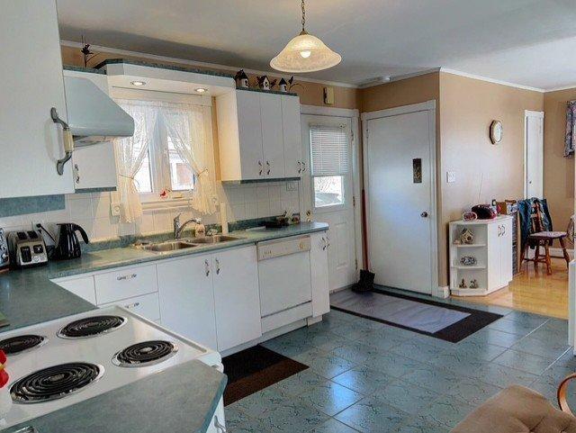 Kitchen - 11 Boul. Perron E., Matapédia, QC - Indoor Photo Showing Kitchen With Double Sink