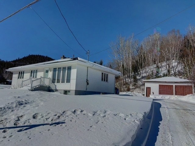 Front of Structure - 11 Boul. Perron E., Matapédia, QC - Outdoor