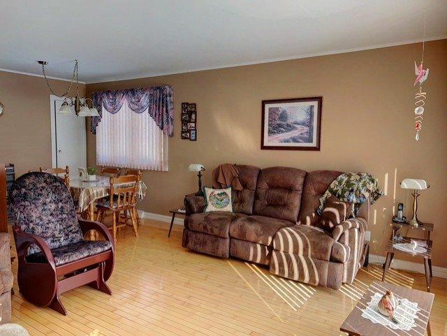 Living room - 11 Boul. Perron E., Matapédia, QC - Indoor Photo Showing Living Room