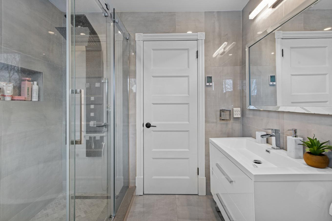 Bathroom - 254 Rue Plessis, Repentigny (Repentigny), QC - Indoor Photo Showing Bathroom