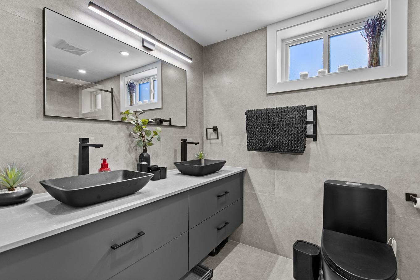 Bathroom - 254 Rue Plessis, Repentigny (Repentigny), QC - Indoor Photo Showing Bathroom