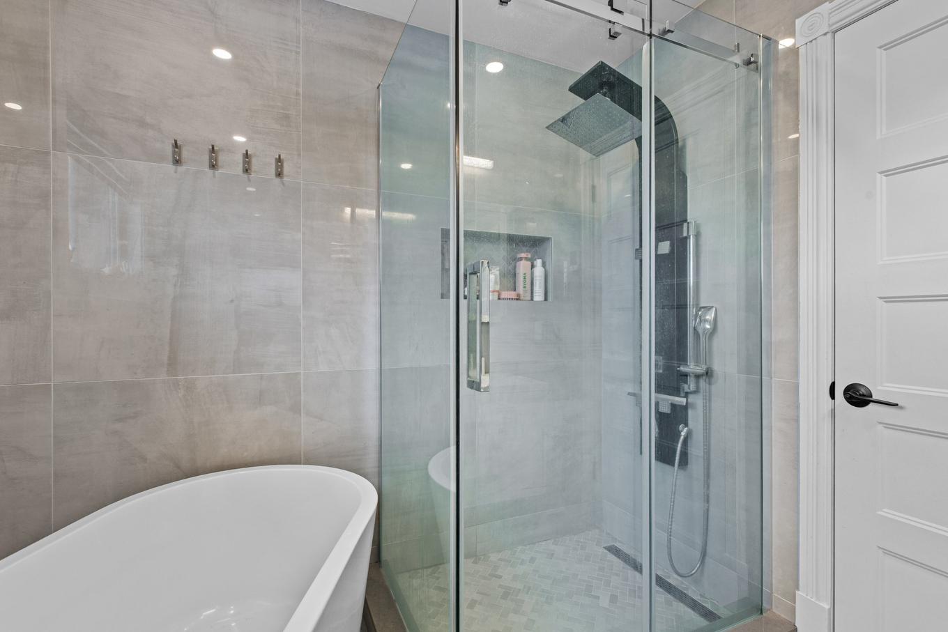 Bathroom - 254 Rue Plessis, Repentigny (Repentigny), QC - Indoor Photo Showing Bathroom