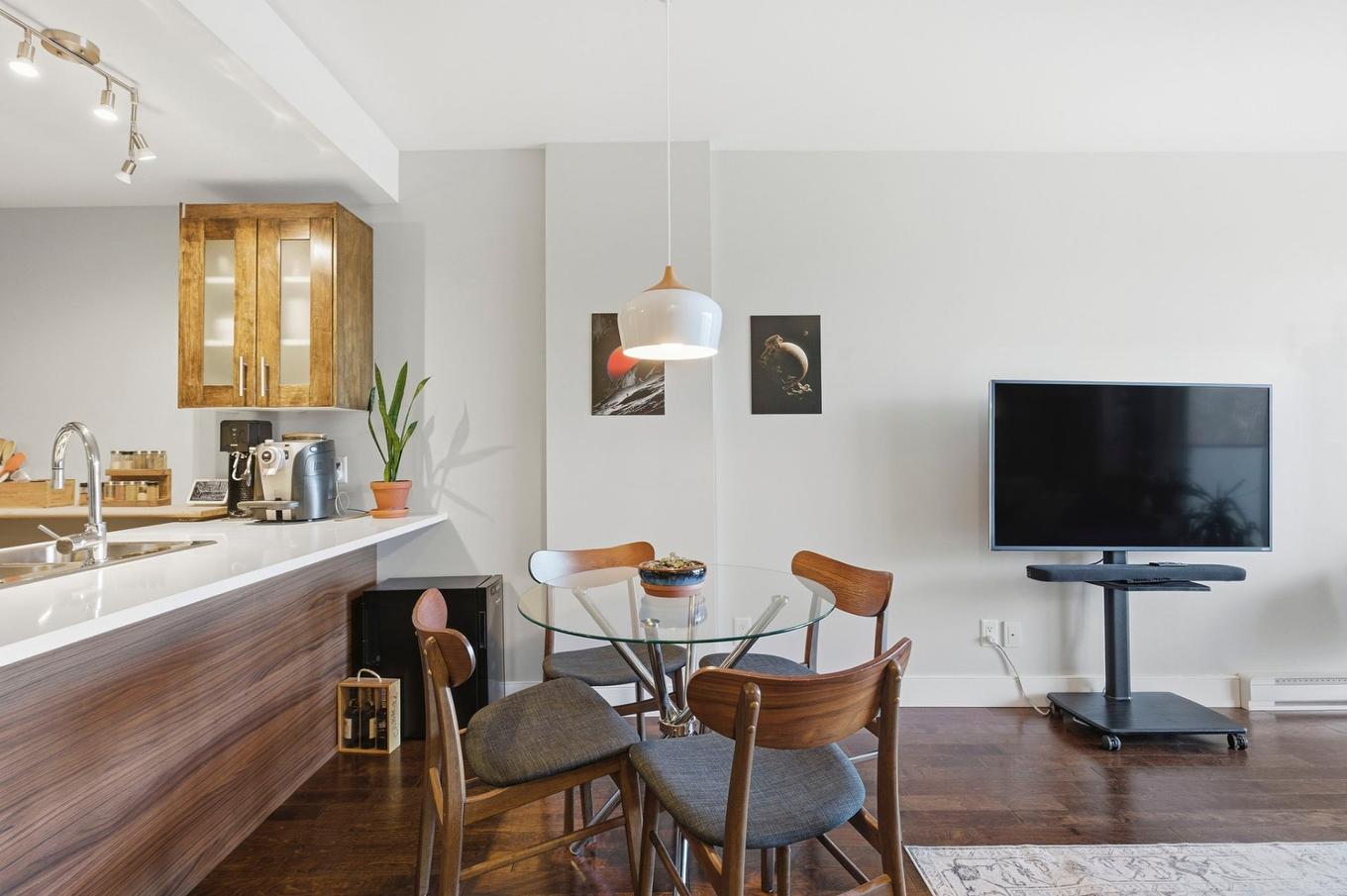 Dining room - 608-4900 Boul. De L'Assomption, Montréal (Rosemont/La Petite-Patrie), QC - Indoor Photo Showing Dining Room
