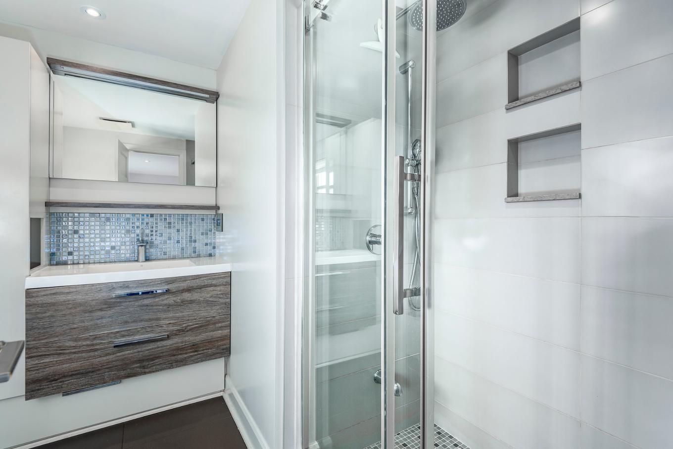 Ensuite bathroom - 125 Av. Brigadoon, Pointe-Claire, QC - Indoor Photo Showing Bathroom