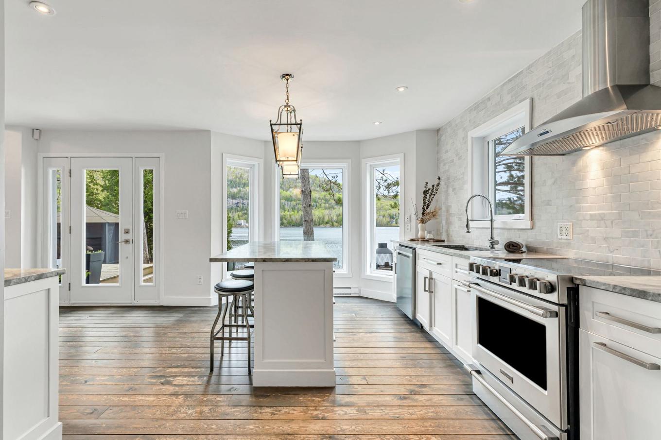 Kitchen - 2020 Ch. Du Lac-Ste-Rose N., Mandeville, QC - Indoor Photo Showing Kitchen With Upgraded Kitchen