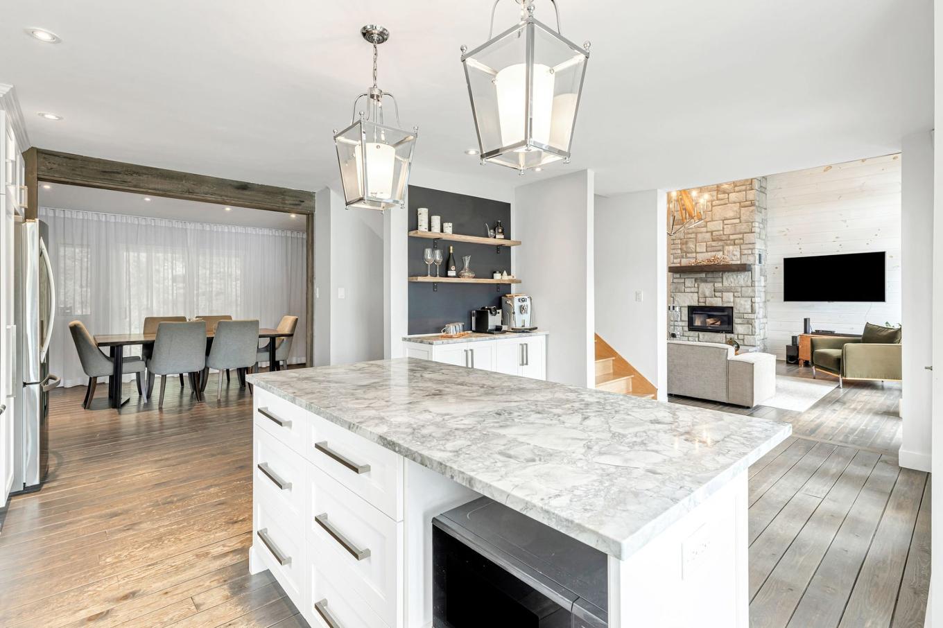 Dining room - 2020 Ch. Du Lac-Ste-Rose N., Mandeville, QC - Indoor Photo Showing Dining Room