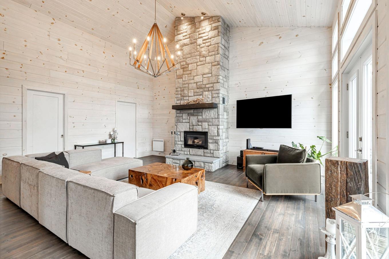 Living room - 2020 Ch. Du Lac-Ste-Rose N., Mandeville, QC - Indoor Photo Showing Living Room